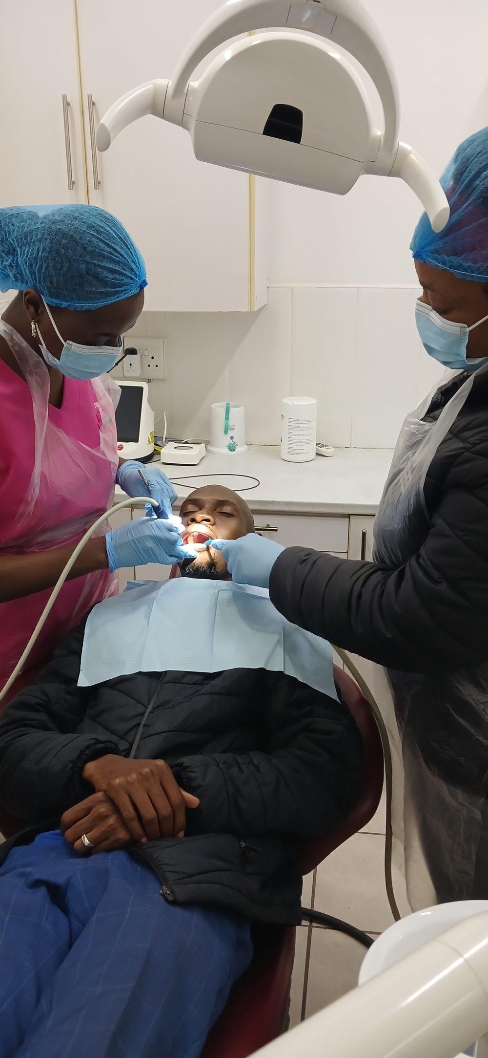 Foods that strengthen your teeth (and foods to avoid)